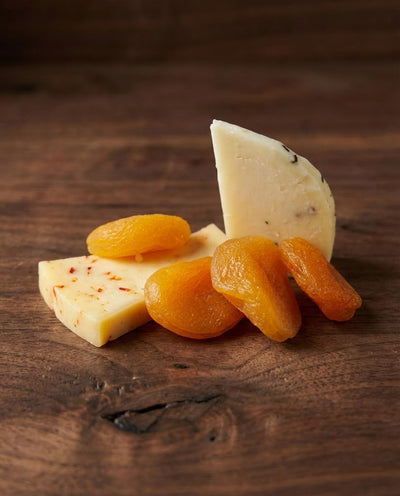 Caise confiate fără sâmburi — fructe portocalii întregi, lucioase și aromate, vidate 100g