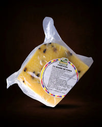 Cașcaval de casă cu boabe de piper (300g)