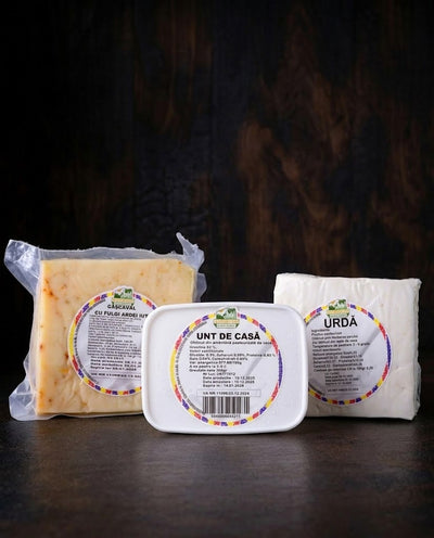 Setul Mic dejun keto — unt de casă 82% grăsime, urdă cremoasă tip Ricotta și cașcaval picant cu ardei iute pentru un mic dejun low-carb